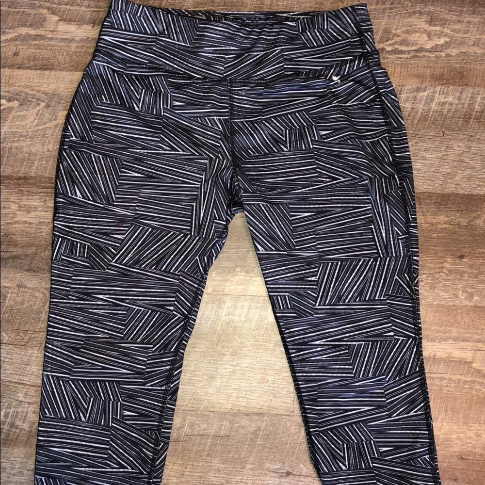 Blank and white print workout leggings.